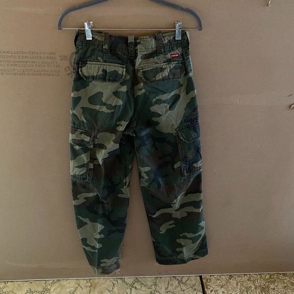 CAMO CARGO BOYS PANTS SIZE MEDIUM 24-27 INSEAM - Picture 2 of 8